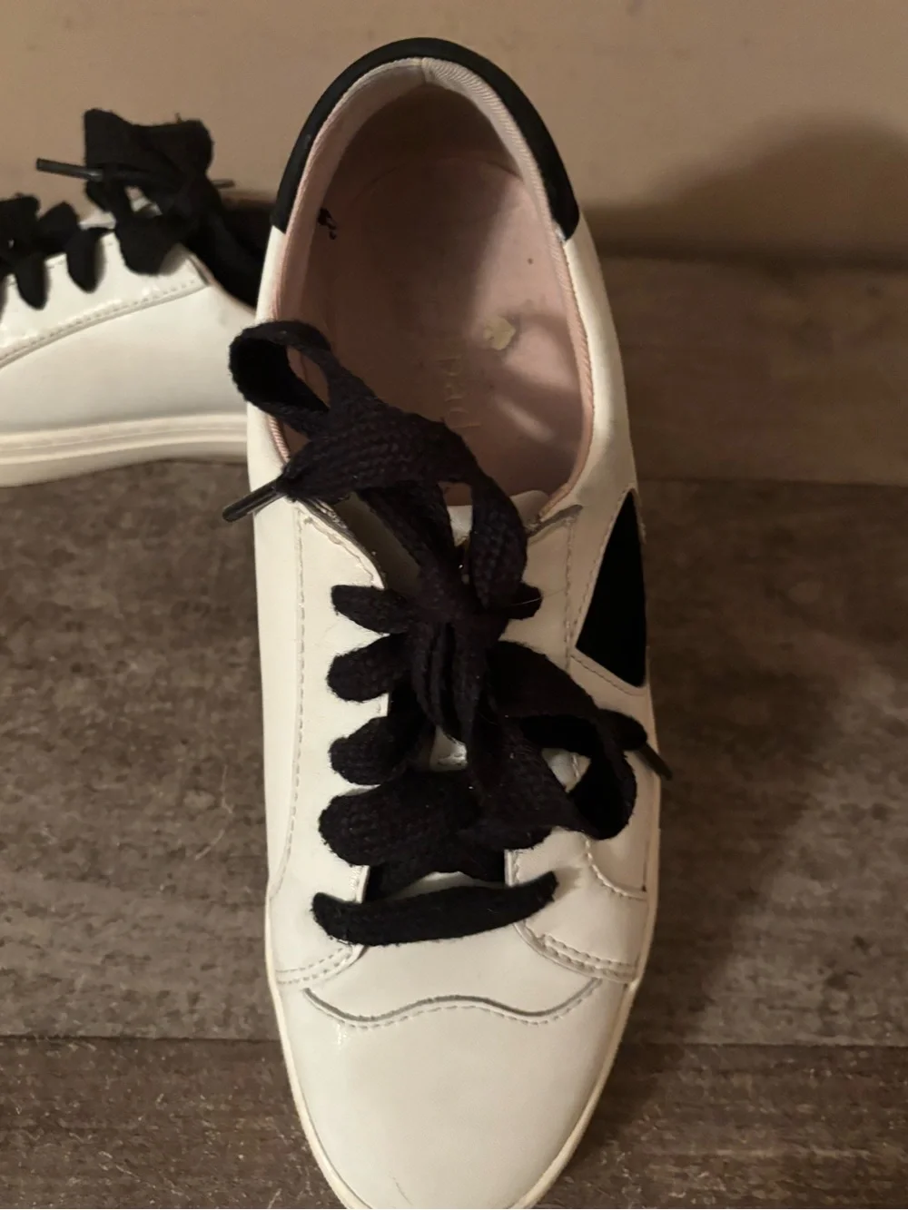 KATE SPADE FEZ WHITE LEATHER LOW TOP SNEAKER SIZE 8